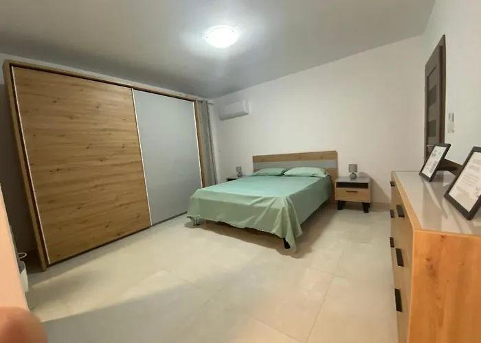 Modern, Spacious, 3 Bedroom Apartment Near Malta International Airport