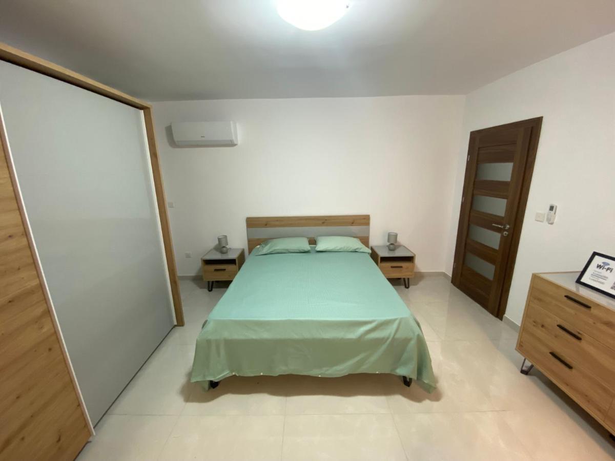 Modern, Spacious, 3 Bedroom Near Malta International Airport