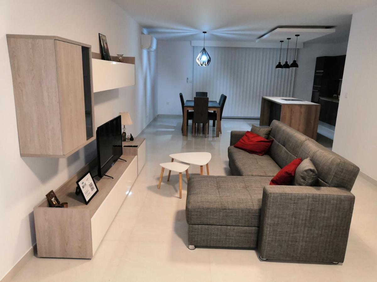 Modern, Spacious, 3 Bedroom Near Malta International Airport Luqa