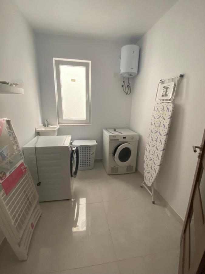 Modern, Spacious, 3 Bedroom Near Malta International Airport