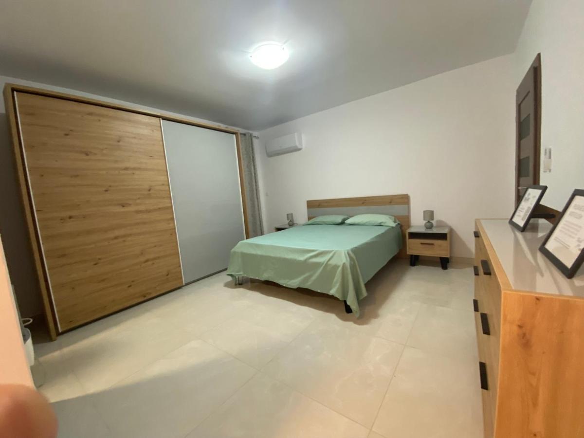 Modern, Spacious, 3 Bedroom Near Malta International Airport * Luqa